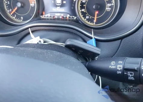 2022 Jeep Cherokee Trailhawk 4X4 z USA, uszkodzony, nr VIN 1C4PJMBX8ND549023